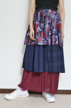 Load image into Gallery viewer, PLEATED SKIRT 01 / B
