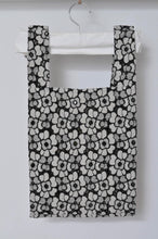 Load image into Gallery viewer, FLOWER LACE CONVINI-BAG_fab-graff/WHT
