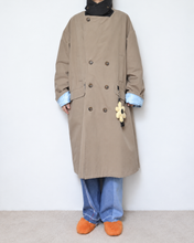 Load image into Gallery viewer, Flower charm pea coat / peach skin
