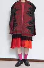 Load image into Gallery viewer, tsutae SHAWL BORELO_SHUMAG / RED×BLK
