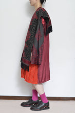 Load image into Gallery viewer, tsutae SHAWL BORELO_SHUMAG / RED×BLK
