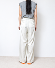 画像をギャラリービューアに読み込む, [27SS 予約アイテム] Tencel Wide Tuck Pants
