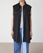 Load image into Gallery viewer, PLEATED COLLAR SLEEVELESS SHIRT_C
