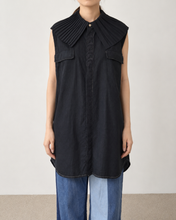 Load image into Gallery viewer, PLEATED COLLAR SLEEVELESS SHIRT_C
