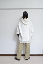 Load image into Gallery viewer, SLIT SLEEVE HOODIE (EMBROIDERY) / WHT/02_RE
