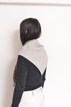 Load image into Gallery viewer, TRIANGLE SHAWL (WOOL)/GRAY-002
