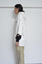 画像をギャラリービューアに読み込む, SLIT SLEEVE HOODIE (EMBROIDERY) / WHT/02_RE
