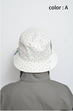 Load image into Gallery viewer, CUT AND CONNECTED DOT BUCKET HAT
