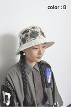 Load image into Gallery viewer, CUT AND CONNECTED DOT BUCKET HAT
