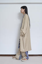 Load image into Gallery viewer, ROBE TRENCH COAT_TENCEL (01/BEG)
