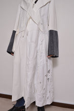 Load image into Gallery viewer, [your right things 代官山 蔦屋書店出品中]TABLE CLOTH △ SHAWL COAT_WHT
