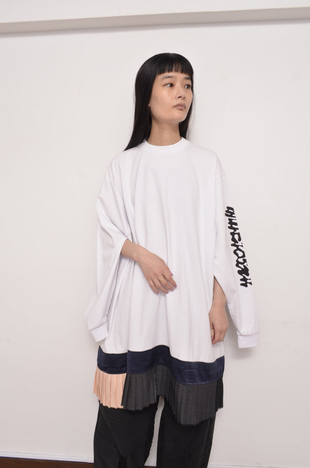 L/S T OP(RYU MIENO) / WHT*中国語