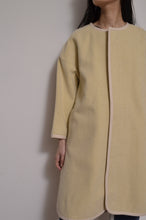 Load image into Gallery viewer, WOOL MOSSA FLAPS COAT/YELLOW_02
