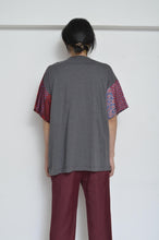 Load image into Gallery viewer, PAISLEY TEE / C
