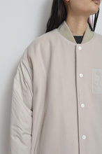 Load image into Gallery viewer, REMIX MELTON LAYER STADIUM JACKET(PRINT)/BEG/Mi/02
