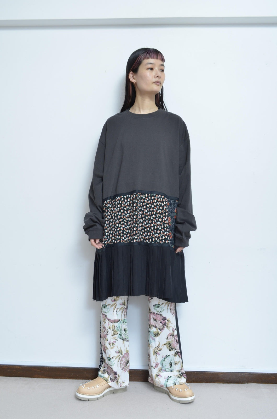 TIERED L/S T OP 01 / CHARCOAL_A