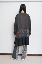 画像をギャラリービューアに読み込む, TIERED L/S T OP 01 / CHARCOAL_A

