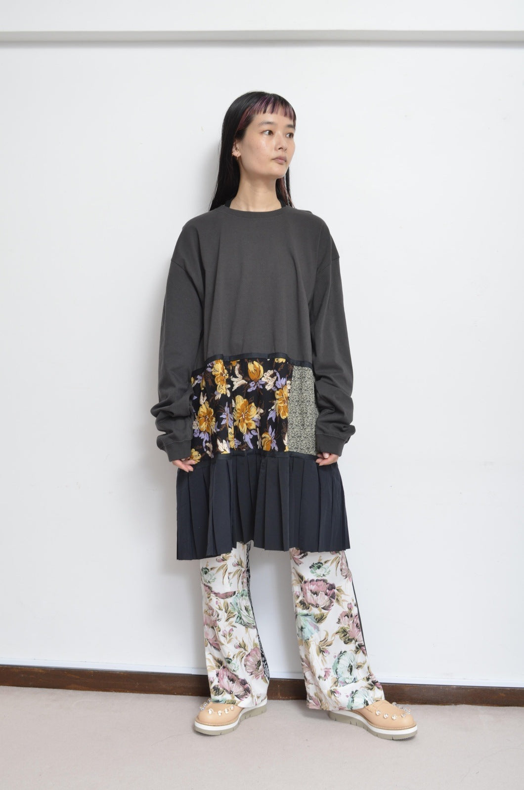 TIERED L/S T OP 01 / CHARCOAL_B