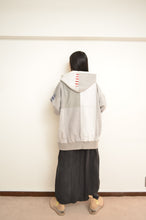 Load image into Gallery viewer, SWITCHING HOODIE
